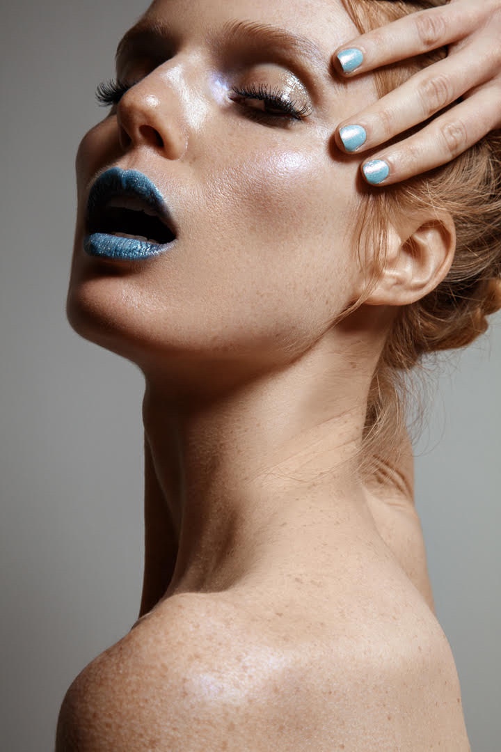 Model Nell Rebowe flaunts a blue manicure. Photo: Jeff Tse