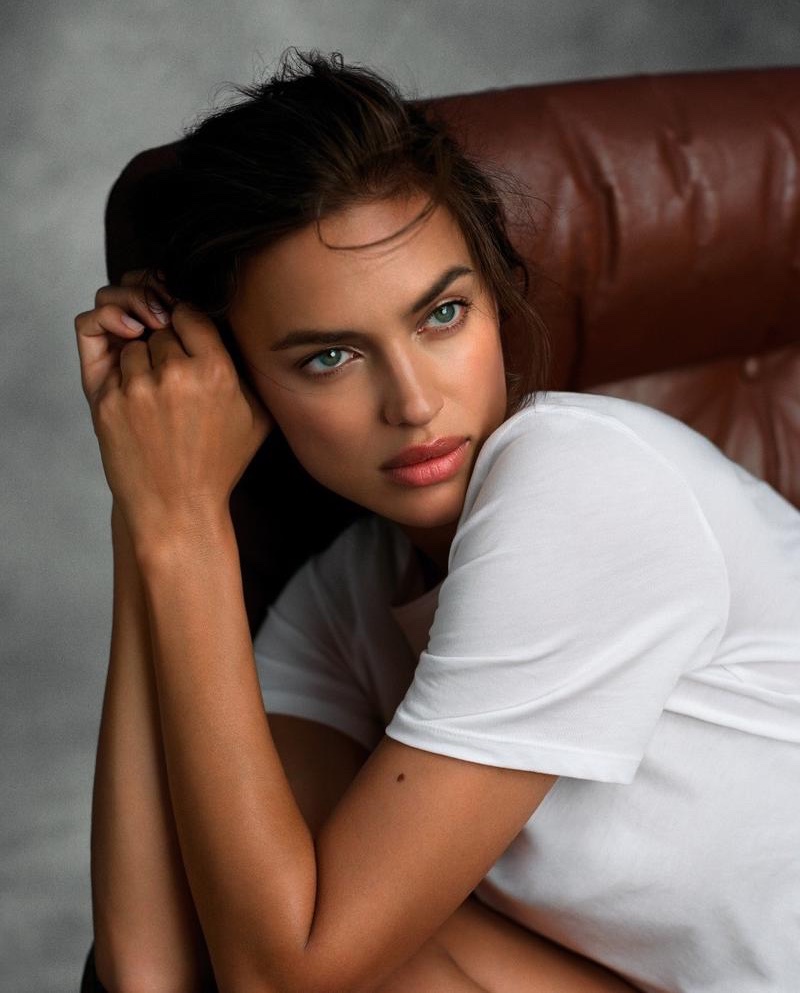 Irina Shayk models white t-shirt from Intimissimi