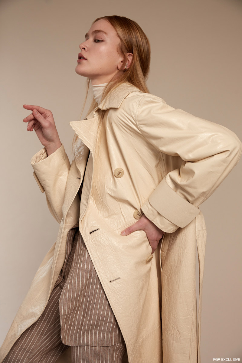 Cecilia Ear Cuffs in Gold LIMNIA, Double Layer Ivory Mesh Turtleneck LULU’S, Linen Jacket and Trousers FABIANA FILIPPI and Cream Leather Trench DROME. Photo: Adrianna Favero