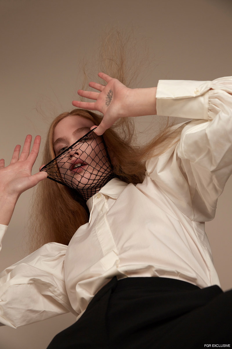 Fishnet Collar Sylist’s Own, Puff Shirt Off White AVAVAV and Cadet Pant LA LIGNE. Photo: Adrianna Favero 