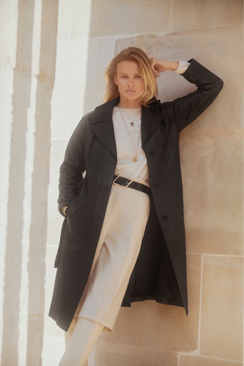 Edita Vilkeviciute poses in Massimo Dutti Living in the City fall-winter 2020 editorial.