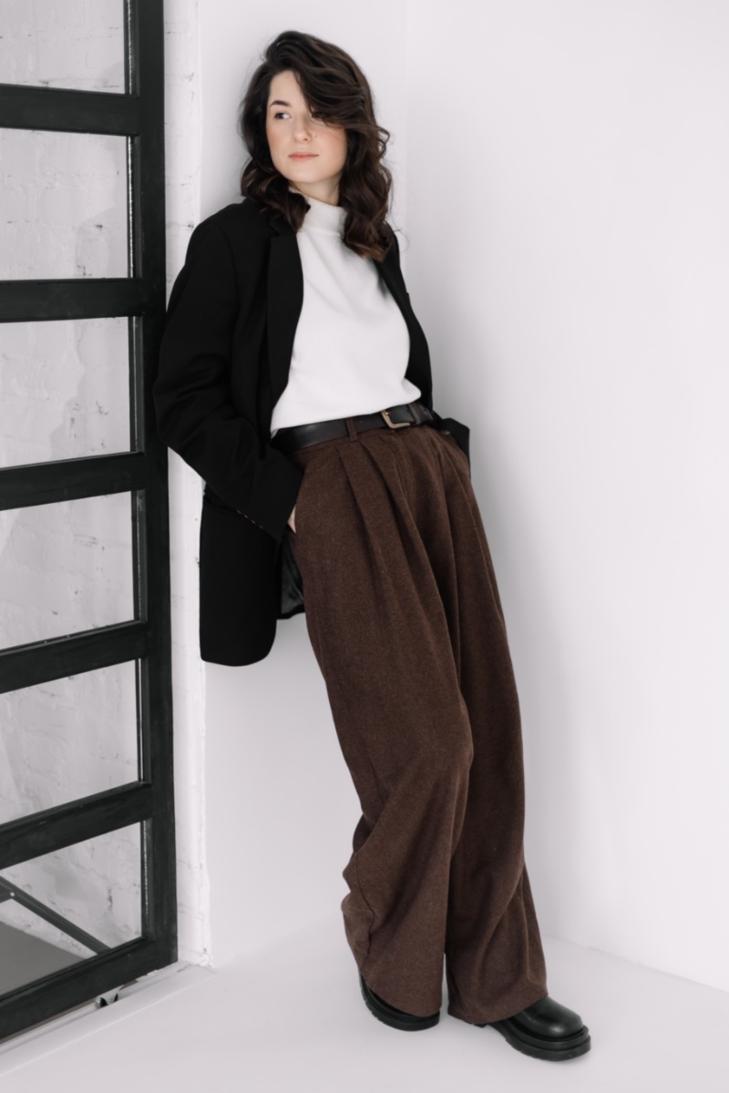 woman baggy pants trousers