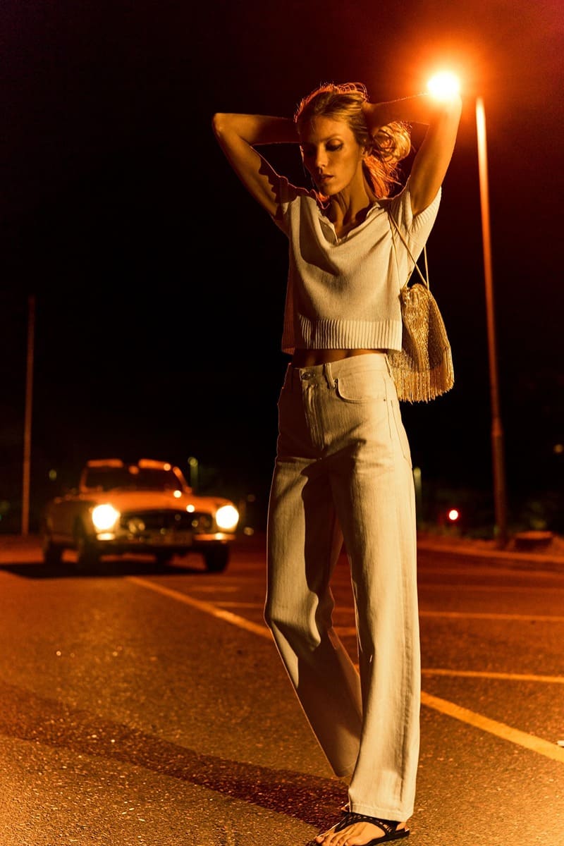 Under the night sky, Anja Rubik rocks Zara's laid-back jeans, a spring 2024 essential.