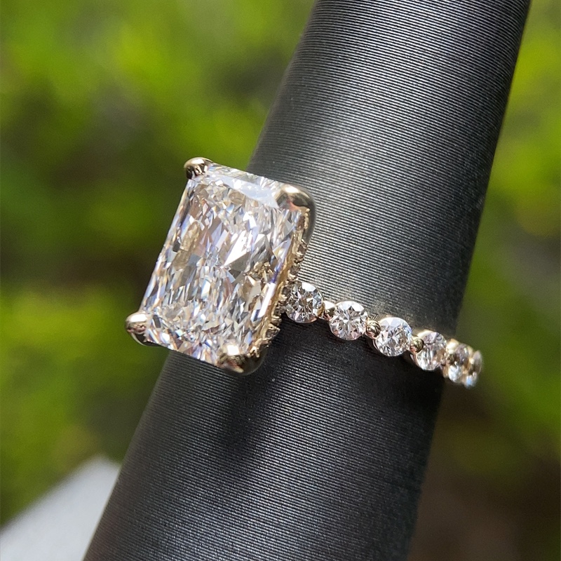 Sparkling Diamond Ring